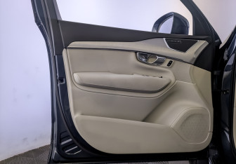 Подержанный автомобиль Volvo XC90 2020 года (19 фото)