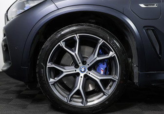 Подержанный автомобиль BMW X5 2022 года (29 фото)