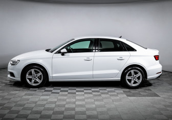 Подержанный автомобиль Audi A3 Sedan 2019 года (8 фото)