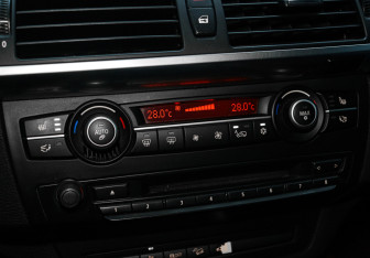 Подержанный автомобиль BMW X6 2010 года (24 фото)