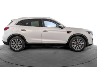 Подержанный автомобиль Hongqi HS5 2023 года (4 фото)