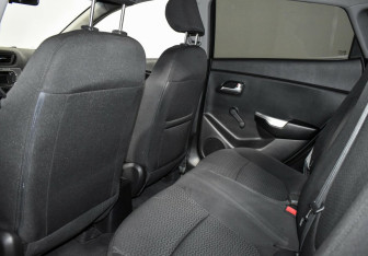 Подержанный автомобиль Kia Rio Hatchback 2014 года (15 фото)