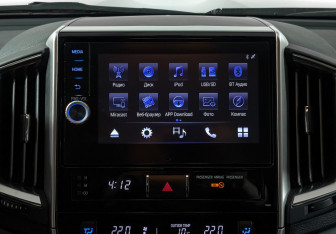 Подержанный автомобиль Toyota Land Cruiser Suv 2015 года (17 фото)