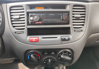 Подержанный автомобиль Kia Rio Sedan 2006 года (12 фото)