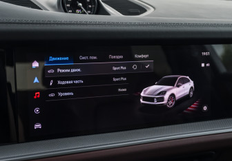 Подержанный автомобиль Porsche Cayenne 2025 года (20 фото)