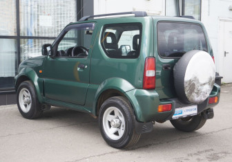 Подержанный автомобиль Suzuki Jimny 2008 года (7 фото)