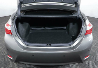 Подержанный автомобиль Toyota Corolla Sedan 2016 года (18 фото)