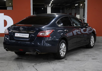 Подержанный автомобиль Nissan Teana 2014 года (5 фото)