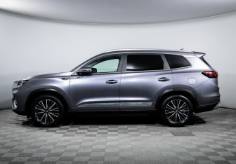 Подержанный автомобиль Chery Tiggo 8 Pro 2022 года (8 фото)