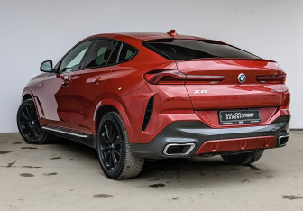 Подержанный автомобиль BMW X6 2021 года (7 фото)