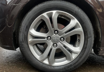 Подержанный автомобиль Peugeot 208 2013 года (9 фото)