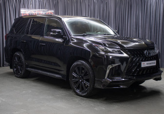 Подержанный автомобиль Lexus LX 2015 года (3 фото)