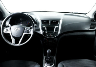 Подержанный автомобиль Hyundai Solaris Hatchback 2014 года (8 фото)