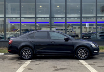 Подержанный автомобиль Skoda Octavia Liftback 2018 года (4 фото)