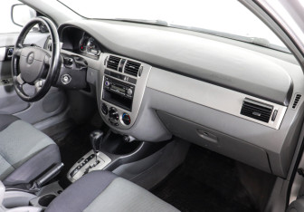 Подержанный автомобиль Chevrolet Lacetti Sedan 2011 года (6 фото)