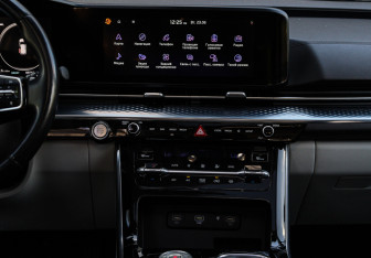 Подержанный автомобиль Kia Carnival 2021 года (15 фото)
