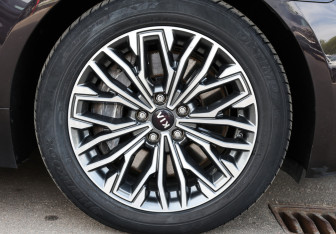 Подержанный автомобиль Kia K900 2019 года (29 фото)