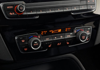 Подержанный автомобиль BMW X1 2020 года (21 фото)