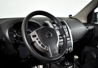 Подержанный автомобиль Nissan X-Trail 2012 года (9 фото)