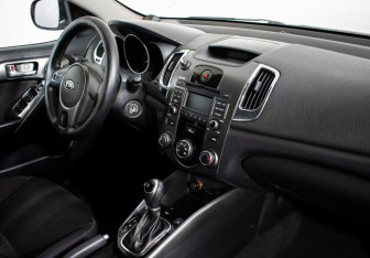 Подержанный автомобиль Kia Cerato Sedan 2011 года (10 фото)