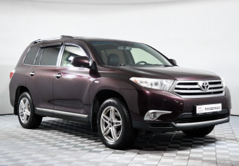 Подержанный автомобиль Toyota Highlander 2012 года (3 фото)