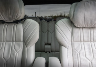 Подержанный автомобиль Zeekr 009 2023 года (16 фото)