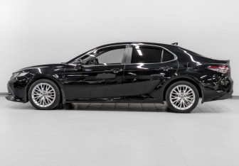 Подержанный автомобиль Toyota Camry Sedan 2021 года (8 фото)