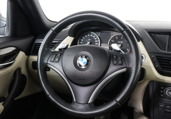 Подержанный автомобиль BMW X1 2009 года (12 фото)