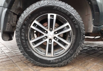 Подержанный автомобиль Mitsubishi Pajero Sport 2013 года (14 фото)