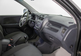 Подержанный автомобиль Kia Sportage 2009 года (9 фото)
