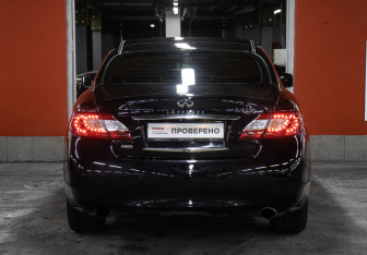 Подержанный автомобиль Infiniti Q70 2014 года (6 фото)