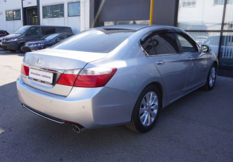 Подержанный автомобиль Honda Accord Sedan 2013 года (5 фото)