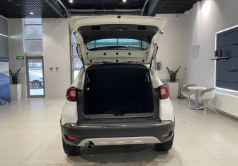 Подержанный автомобиль Renault Kaptur 2018 года (7 фото)