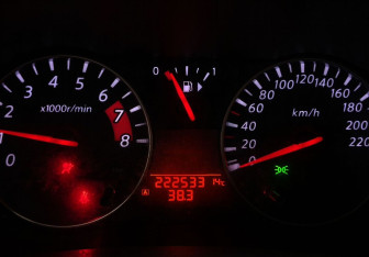 Подержанный автомобиль Nissan Note 2010 года (16 фото)