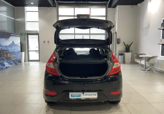 Подержанный автомобиль Hyundai Solaris Hatchback 2012 года (7 фото)