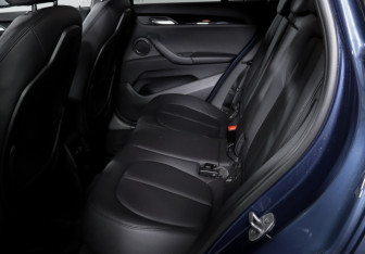 Подержанный автомобиль BMW X1 2021 года (10 фото)