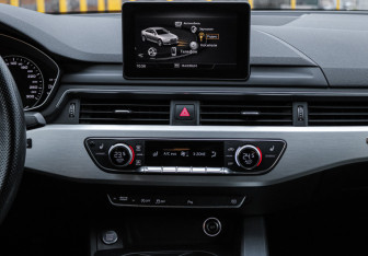 Подержанный автомобиль Audi A4 Sedan 2019 года (11 фото)