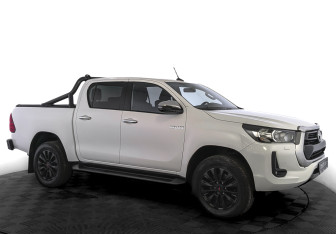 Подержанный автомобиль Toyota Hilux 2020 года (3 фото)
