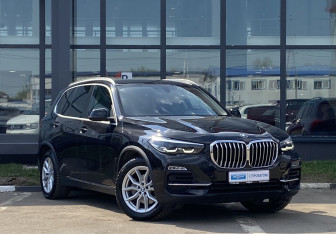 Подержанный автомобиль BMW X5 2020 года (3 фото)