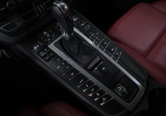 Подержанный автомобиль Porsche Macan 2021 года (12 фото)