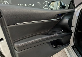 Подержанный автомобиль Toyota Camry Sedan 2021 года (19 фото)