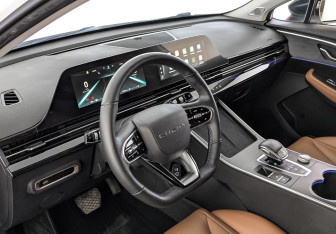 Подержанный автомобиль Omoda C5 2022 года (15 фото)