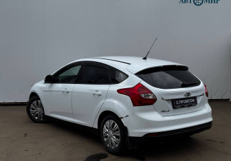 Подержанный автомобиль Ford Focus Hatchback 2013 года (6 фото)