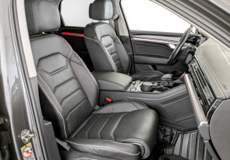 Подержанный автомобиль Volkswagen Touareg 2020 года (24 фото)