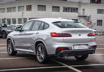 Подержанный автомобиль BMW X4 2020 года (8 фото)