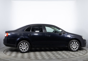 Подержанный автомобиль Volkswagen Jetta Sedan 2009 года (4 фото)