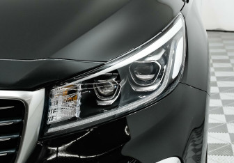 Подержанный автомобиль Kia Carnival 2019 года (5 фото)