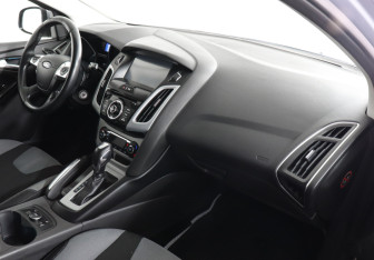Подержанный автомобиль Ford Focus Hatchback 2013 года (10 фото)