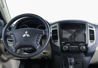 Подержанный автомобиль Mitsubishi Pajero 2021 года (11 фото)