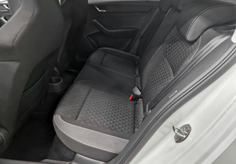 Подержанный автомобиль Skoda Rapid Liftback 2015 года (12 фото)